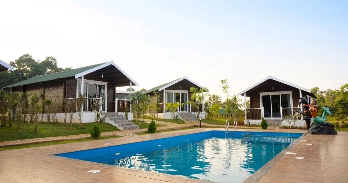 Kanasu pool and statue